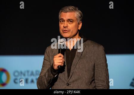 Toronto, Kanada. 29. März 2023. Bern Euler spricht auf dem „Great See You“ Premeire – Canadian Film Festival in der Scotiabank in Toronto. Das Canadian Film Fest ist eine gemeinnützige Organisation, deren Mission es ist, die Kunst des Kinogeschichtenerzählens zu feiern, indem ausschließlich kanadische Filme gezeigt werden. Das Festival vereint filmliebende Zuschauer mit einer vielfältigen Auswahl an Features und Shorts aus dem ganzen Land. (Foto: Shawn Goldberg/SOPA Images/Sipa USA) Guthaben: SIPA USA/Alamy Live News Stockfoto