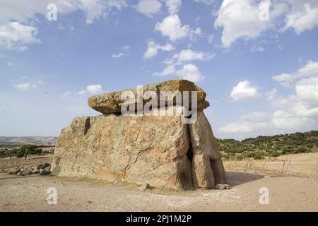 Dolmen ' Sa Coveccada'. Moral. Sassari. Sardegna. Italia. Dolmen aus Sa Coveccada bei Mores, megalithische Kultur, 3000 bis 600 v. Chr., Provinz Sassari Stockfoto