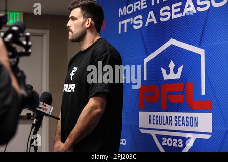 30. März 2023: 2022. PFL-Champion im leichten Schwergewicht Robert Wilkinson spricht während des 2023. PFL Las Vegas Media Day im LINQ Hotel Experience in Las Vegas, NV, vor den Medien. Christopher Trim/CSM. Stockfoto