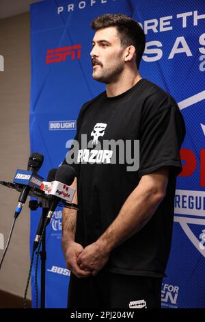 30. März 2023: 2022. PFL-Champion im leichten Schwergewicht Robert Wilkinson spricht während des 2023. PFL Las Vegas Media Day im LINQ Hotel Experience in Las Vegas, NV, vor den Medien. Christopher Trim/CSM. Stockfoto