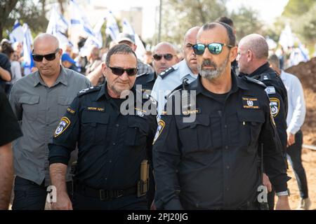 Jerusalem, Israel. 27. März 2023. Yaakov „Kobi“ Shabtai, kommissar der israelischen Polizei, wurde während der Demonstration gegen die Justizreform vor der israelischen Knesset gesehen. Proteste in Jerusalem gegen Netanjahus rechtsextreme Regierung und ihre umstrittene Rechtsreform. Kredit: SOPA Images Limited/Alamy Live News Stockfoto