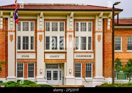 Das Stone County Courthouse ist am 29. März 2023 in Wiggins, Mississippi, abgebildet. Das neoklassizistische Gerichtsgebäude ist ein Wahrzeichen von Mississippi. Stockfoto