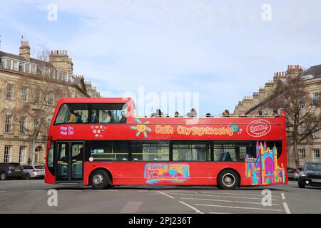 BESICHTIGUNGSTOUR MIT OFFENEM OBERDECK IN DER STADT BATH IN GROSSBRITANNIEN Stockfoto