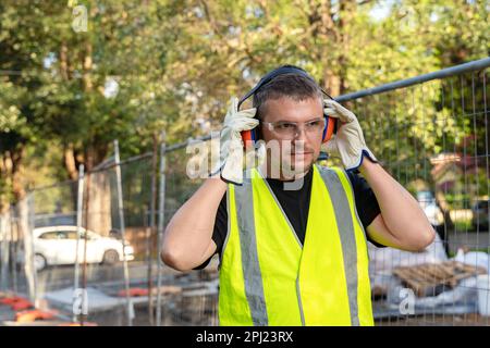 Männlicher Industriearbeiter Stockfoto