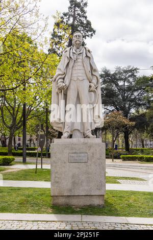 Europa, Portugal, Porto. 7. April 2022. Statue des portugiesischen Schriftstellers Jose Duarte Ramalho Ortigao. Stockfoto