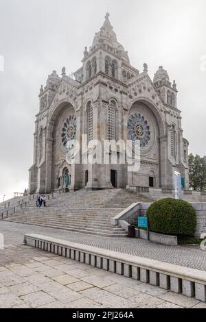 Europa, Portugal, Viana do Castelo. 9. April 2022. Heiligtum des Heiligen Herzens auf dem Monte de Luzia, dem Berg der Heiligen Lucy. Stockfoto
