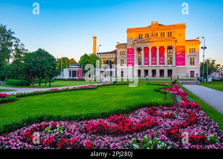 Riga, Lettland, 24. Juni 2022: Blick auf das Nationaltheater in Riga, Lettland. Stockfoto