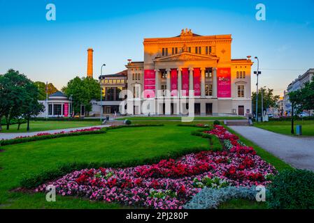 Riga, Lettland, 24. Juni 2022: Blick auf das Nationaltheater in Riga, Lettland. Stockfoto