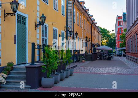 Riga, Lettland, 25. Juni 2022: Sunrise of Arsenal in the old town of riga, latvia. Stockfoto