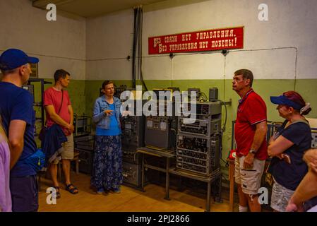 Ligatne, Lettland, 26. Juni 2022: Sowjetischer Geheimbunker bei Ligatne in Lettland. Stockfoto