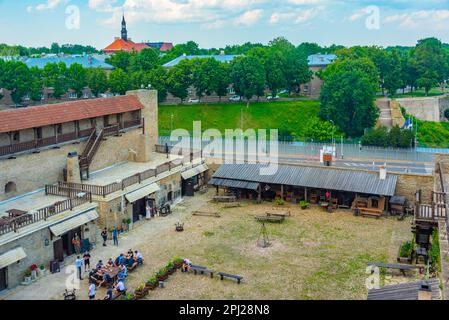 Narva, Estland, 28. Juni 2022: Blick auf das Schloss Narva in Estland. Stockfoto