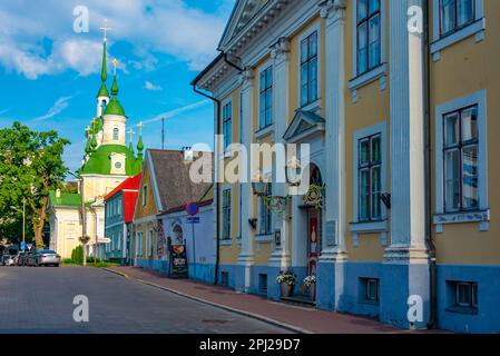 PГ¤rnu, Estland, 2. Juli 2022: Kirche Catharina in der estnischen Stadt PГ¤rnu. Stockfoto