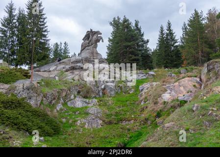 Koprivshtitsa, Bulgarien, 2. Mai 2022: Statue von Georgi Benkovski in der bulgarischen Stadt Koprivshtitsa. Stockfoto