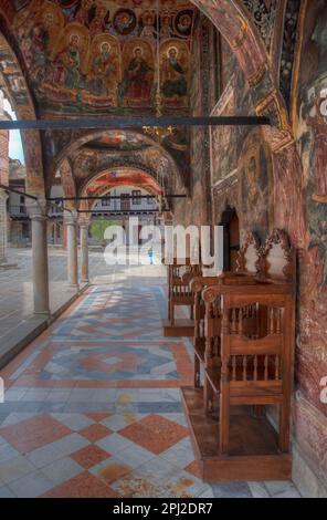 Trojanisch, Bulgarien, 2. Mai 2022: Details der Fresken im Inneren des trojanischen Klosters in Bulgarien. Stockfoto
