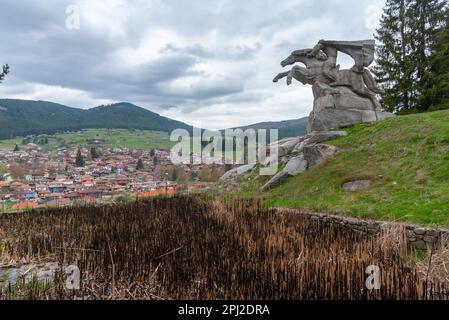 Koprivshtitsa, Bulgarien, 2. Mai 2022: Statue von Georgi Benkovski in der bulgarischen Stadt Koprivshtitsa. Stockfoto