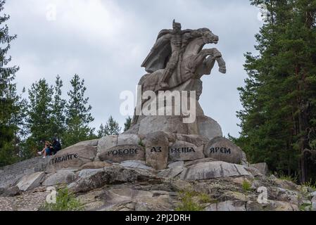 Koprivshtitsa, Bulgarien, 2. Mai 2022: Statue von Georgi Benkovski in der bulgarischen Stadt Koprivshtitsa. Stockfoto