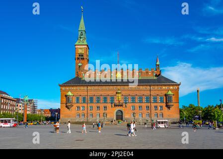 Kopenhagen, Dänemark, 23. Juni 2022: Blick auf das Rathaus in Kopenhagen an sonnigen Tagen. Stockfoto