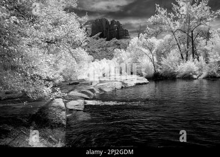 Infrarot Oak Creek Sedona Arizona Morgenlicht Stockfoto