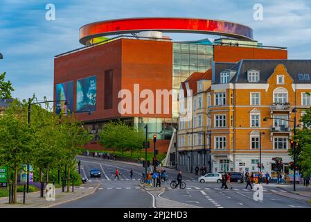 Aarhus, Dänemark, 14. Juni 2022: Sunset view of ARoS Aarhus Art Museum in Denmark. Stockfoto