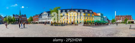 Silkeborg, Dänemark, 16. Juni 2022: Torvet-Platz im Zentrum der dänischen Stadt Silkeborg. Stockfoto