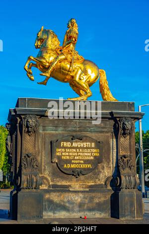 Dresden, Deutschland, 6. August 2022: Goldene-Reiter-Statue in der deutschen Stadt Dresden. Stockfoto