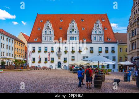 Meissen, Deutschland, 7. August 2022: Rathaus am Marktplatz in der Altstadt von Meissen. Stockfoto