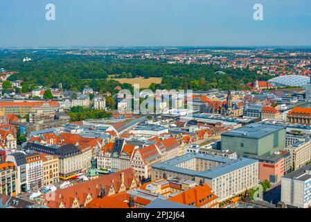 Leipzig, Deutschland, 9. August 2022: Ein Wohngebiet in Leipzig aus der Vogelperspektive. Stockfoto