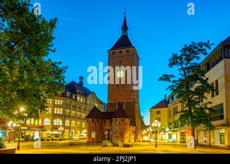 Nürnberg, 11. August 2022: Nachtansicht des Weißen turms in Nürnberg. Stockfoto