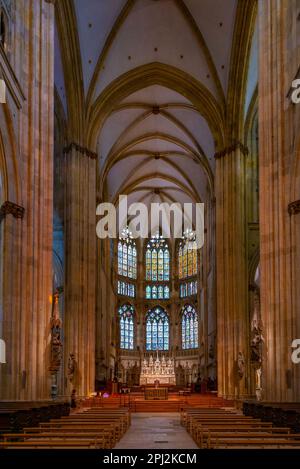 Regensburg, Deutschland, 12. August 2022: Innere des Petersdoms in der Altstadt von Regensburg. Stockfoto