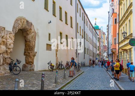 Regensburg, Deutschland, 13. August 2022: Porta Praetoria gatein Deutsche Stadt Regensburg. Stockfoto