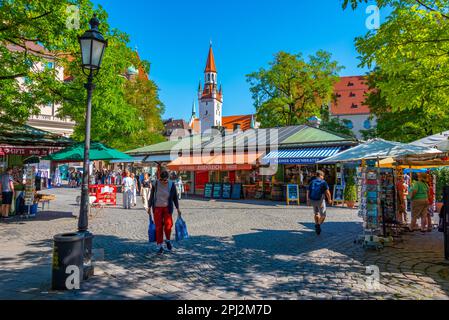 München, 16. August 2022: Viktualienmarkt in der deutschen Stadt München. Stockfoto