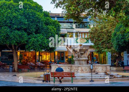 Heraklion, Griechenland, 24. August 2022: Sonnenaufgang des Morosini-Brunnens in der griechischen Stadt Heraklion auf Kreta. Stockfoto
