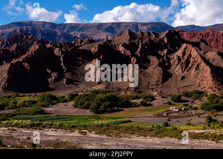 Zerklüftete Berglandschaft von der Ruta 51 auf dem Weg nach Salta, Provinz Salta, Argentinien Stockfoto