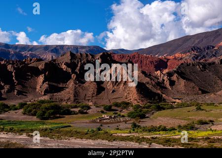 Zerklüftete Berglandschaft von der Ruta 51 auf dem Weg nach Salta, Provinz Salta, Argentinien Stockfoto