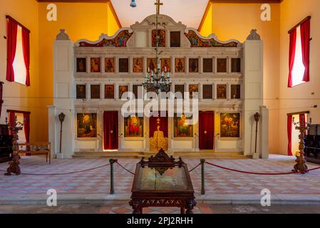 Kerkyra, Griechenland, 12. September 2022: Innere der Heiligen Kirche von St. Georg пёЏat der Palaio Frourio auf der griechischen Insel Korfu. Stockfoto