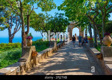 Ravello, Italien, 21. Mai 2022: Gärten in der Villa Cimbrone in der italienischen Stadt Ravello. Stockfoto