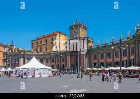 Neapel, Italien, 19. Mai 2022: Piazza Dante im historischen Zentrum von Neapel, Italien. Stockfoto