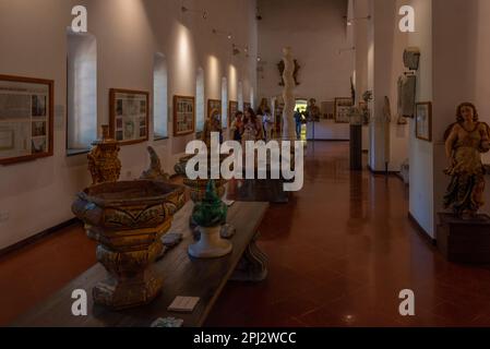 Neapel, Italien, 19. Mai 2022: Kunstsammlung im Kloster Santa Chiara in Neapel, Italien. Stockfoto