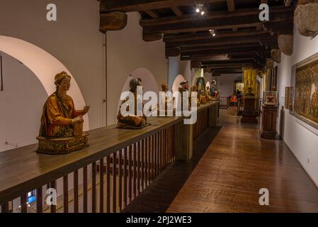 Neapel, Italien, 19. Mai 2022: Kunstsammlung im Kloster Santa Chiara in Neapel, Italien. Stockfoto