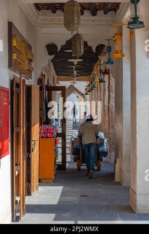 Doha, Katar, 17. Januar 2022: Traditioneller Marktplatz am Souq waqif in Doha, Katar. Stockfoto