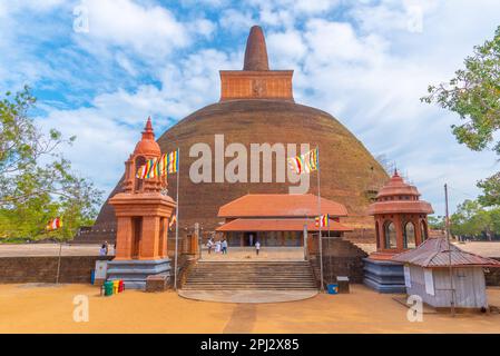 Anuradhapura, Sri Lanka, 9. Februar 2022: abhayagiri dagoba in Anuradhapura in Sri Lanka. Stockfoto