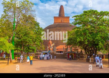 Anuradhapura, Sri Lanka, 9. Februar 2022: abhayagiri dagoba in Anuradhapura in Sri Lanka. Stockfoto