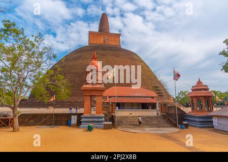 Anuradhapura, Sri Lanka, 9. Februar 2022: abhayagiri dagoba in Anuradhapura in Sri Lanka. Stockfoto