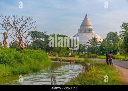 Tissamaharama, Sri Lanka, 24. Januar 2022: Tissamaharama Stupa in Sri Lanka. Stockfoto