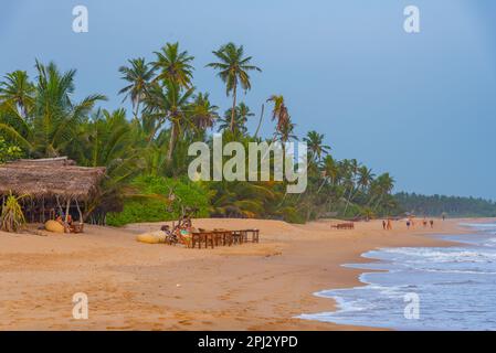 Tangalle, Sri Lanka, 23. Januar 2022: Strandrestaurant am Medaketyia Beach in Sri Lanka. Stockfoto
