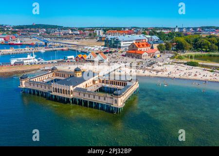 Varberg, Schweden, 12. Juli 2022: Die schwedische Stadt Varberg aus der Vogelperspektive. Stockfoto