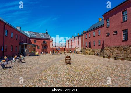 Varberg, Schweden, 12. Juli 2022: Hof in der Festung in der schwedischen Stadt Varberg. Stockfoto