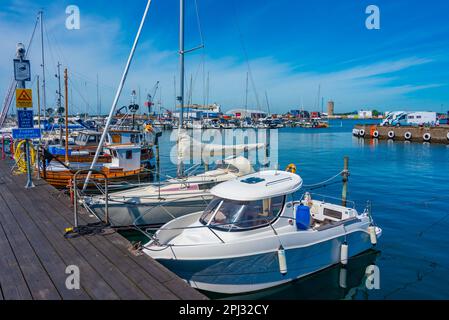 Varberg, Schweden, 12. Juli 2022: Jachthafen in der schwedischen Stadt Varberg. Stockfoto