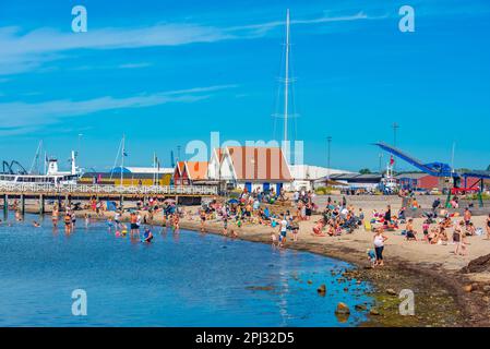 Varberg, Schweden, 12. Juli 2022: Strand in der schwedischen Stadt Varberg. Stockfoto