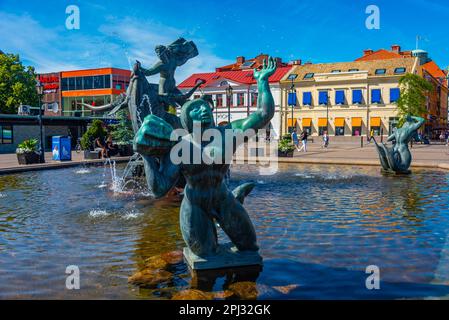 Halmstad, Schweden, 12. Juli 2022: Europa und der Stier im Zentrum von Halmstad, Schweden. Stockfoto